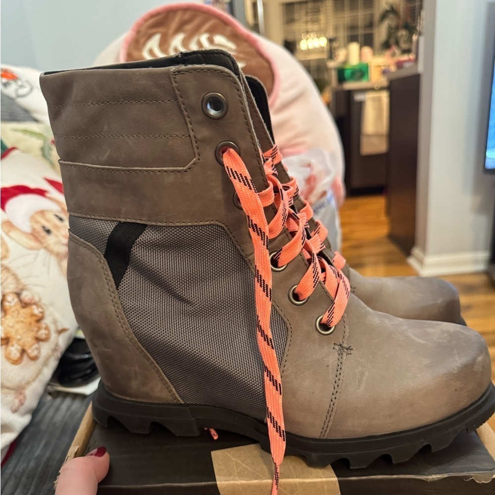 Sorel Women's Lace Up Wedge Boots with Coral Laces - Picture 5 of 6